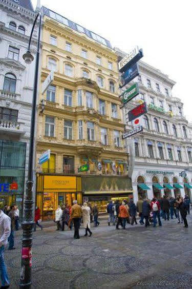 Opera I Self Check In 4* Vídeň
